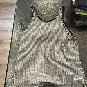 GIRLS NIKE Tank top with built in bra